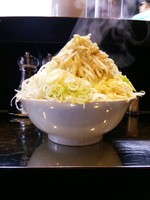 「味噌ラーメン(麺カタメ、ニンニク玉ネギマシマシ、他全マシ)」@らーめん虎丸 川口店の写真