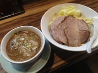 「チャーシューつけめん（中盛り）、990円（同額）」@つけめん油そば 五丁目煮干しの写真