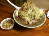 「ラーメン(850円) ニンニクヤサイアブラマシ」@ラーメン富士丸 西新井大師店の写真