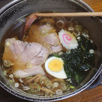 「しょうゆラーメン　637円　餃子のセット　291円」@登竜 本店の写真