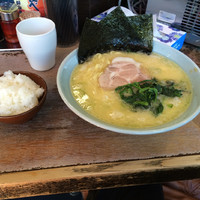「塩ラーメン 大盛り＋半ライス」@横浜家系ラーメン ほどが家の写真