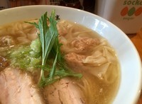 「塩味ワンタン麺」@ShiNaChiKu亭の写真