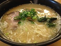 「白湯らーめん 830円」@塩専門 ひるがお 東京駅店の写真