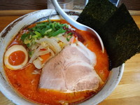 「みそ野菜ラーメン880円鬼辛100円固め＋無料つぶしニンニク」@らーめん いなばやの写真