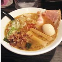 「とりとんかつおらーめん+味玉」@麺屋きころくの写真