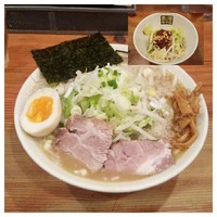 「【限定】聖なる夜豚降りつもる背脂そば＋カラベジ」@濃菜麺 井の庄の写真