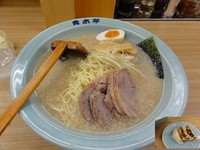 「中・チャーシュー麵900円硬め　ギョーザシングル100円」@ラーメン青木亭 八潮店の写真