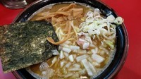 「煮干豚骨ラーメン」@家系ラーメン とらきち家の写真