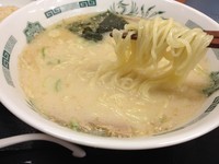 「とんこつラーメン（大盛）」@日高屋 北本西口店の写真