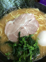 「ラーメン中+味玉」@横浜家系  一二三家の写真