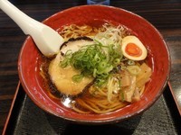 「醤油らーめん」@麺厨房 華燕の写真