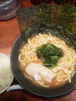 「豚骨醤油（太麺・硬め）\680＋ライス（タイムサービス）」@神楽家の写真