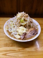 「ラーメン小(麺カタメ、ヤサイニンニクアブラ)」@ラーメン二郎 赤羽店の写真