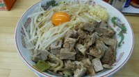 「まぜそば豚入り　960円」@ラーメン 龍郎の写真