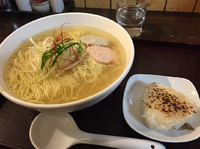 「あら炊き塩ラーメン（焼きおにぎりセット）」@麺屋 海神の写真