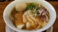 「煮干しらぁ麺＋鶏チャーシュー＋味玉」@麺や維新の写真