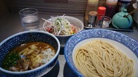 「カレーつけ麺＋ユッケ風ご飯」@豚骨一燈の写真
