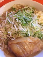 「かためラーメン豚入　ヤサイ少な目　ネギましまし　にんにく」@ちばからの写真