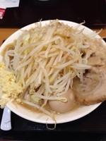 「豚玉ラーメン(全マシ)」@ジャンクガレッジ イオンレイクタウンmori店の写真