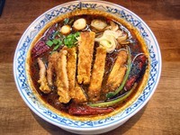 「排骨担々麺（黒ゴマ）1000円」@担々麺とまぜそば だんだんの写真