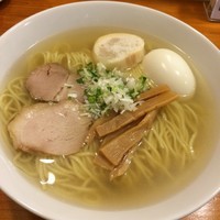 「函館塩ラーメン 大盛り 味玉 ¥850」@函館塩ラーメン 五稜郭の写真