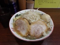 「麺少なめラーメン　ぶた２枚+味つけ玉子」@ラーメン 豚んちの写真