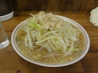 「ラーメン700円　野菜/脂/ニンニク」@ラーメン二郎 品川店の写真