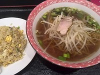 「ラーメン＋半チャーハンセット　500円」@錦珍楼の写真
