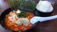 「旨辛ラーメン＋ライス(サービス)」@横浜家系らーめん 魂心家 藤沢店の写真