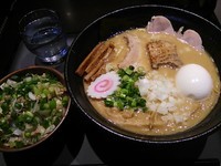 「特製 濃厚中華そば ネギ丼」@中華そば 輝羅の写真