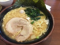 「豚骨醤油ラーメン(大盛)」@横浜家系ラーメン宮本商店の写真