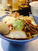 「油そば¥780＋全部入りトッピング¥100＋味玉（クーポン）」@豚骨一燈の写真