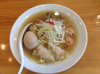 「海老ワンタンメン 潮【大晦日限定】830円＋味玉クーポン」@下町中華そば すずめ食堂の写真