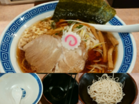 「【煮干し中華そば(並盛・130g)＋替玉850円】→600円」@特級豚骨 中華そば湊生の写真