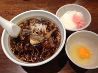 「【期間限定】黒中華（生卵とご飯付き)」@つけめん TETSU 武蔵小杉店の写真