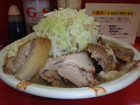 「大ラーメン豚入り(800円)ヤサイニンニク」@ラーメン にんにくマンの写真