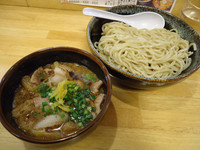 「『肉汁ひがしくる麺+大盛(￥880+無料)』」@つけ麺屋の写真