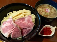 「【夜限定】濃厚魚介豚骨つけ麺（辛味付き）￥830＋レアチャー」@UNDER GROUND RAMENの写真