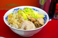 「ラーメン(ニンニク・アブラ)700円」@モッコリ豚の写真
