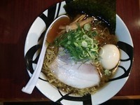 「煮干醤油ラーメン（大盛）」@凌駕IDEAの写真