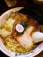 「中華そばさんま香油入り730円+ワンタン200円」@二代目 にゃがにゃが亭の写真