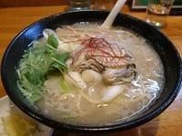 「【限定】牡蠣そば700円＋ビール＋他いろいろ」@麺屋 鶏口の写真