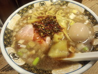 「すごい煮干ラーメン(820円)＋味玉(100円)」@すごい煮干ラーメン凪 新宿ゴールデン街店 本館の写真