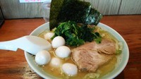「ラーメン\650+ほうれん草\50+ウズラ卵\50」@横浜ラーメン 壱福家の写真