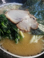 「味噌豚骨７００円全部普通」@横浜家系 ぱるぷん亭の写真