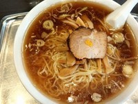「らーめん（中、硬めカラメ）」@ラーメン専門の店 大勝の写真