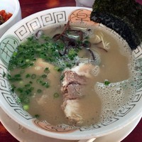 「らーめん（７００円）脂抜きバリカタ　魚の辛そぼろ（１６０円）」@博多長浜らーめん 楓神の写真