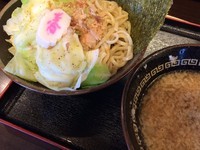 「背脂煮干つけ麺　キャベツ　￥880」@煮干 丸めの写真