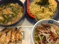 「つけ麺+炙り豚しゃぶ丼+どうとんぼり餃子」@どうとんぼり神座 新宿店の写真