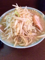 「小 チャーシュー2枚 730円野菜カラメ」@ラーメン二郎 JR西口蒲田店の写真